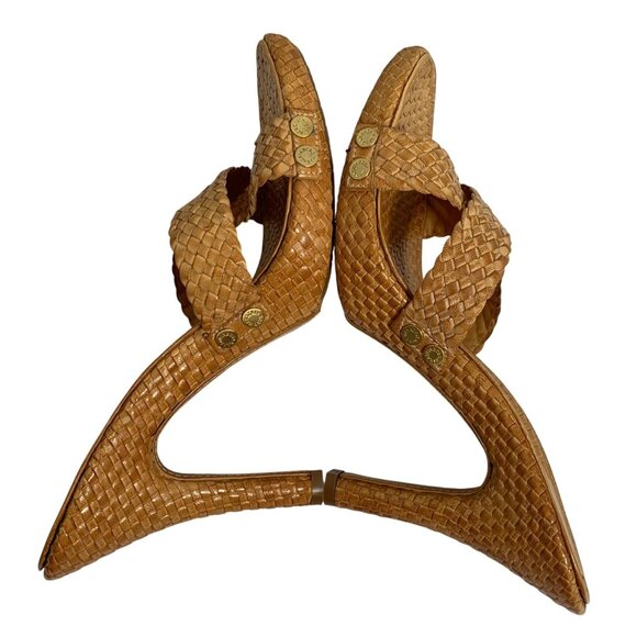 BCBG MAX AZRIA Women's Beige Weaved Leather Cone Heel Mules Size 9 EUR 39 NWOT - Picture 6 of 8